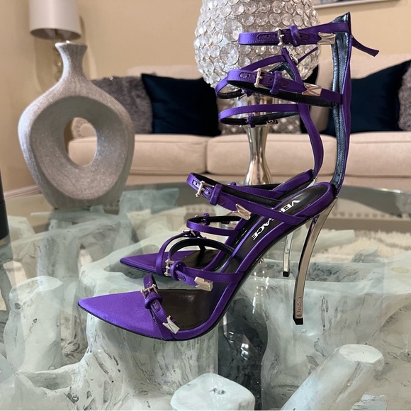 Authentic NIB Versace Pin-Point Leather Sandal Women's - Picture 14 of 15